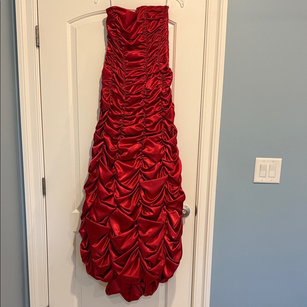 Jessica McClintock Elegant Red Strapless Gown, size 6, perfect condition.